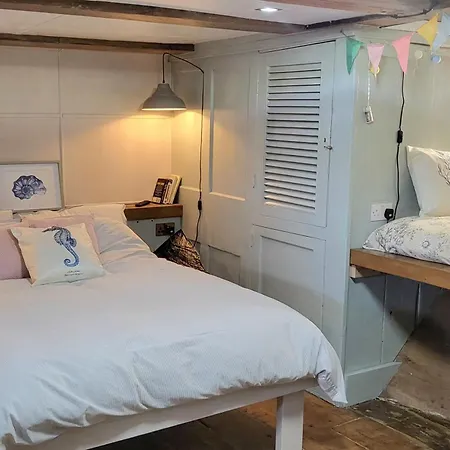 Inner Dowsing Lightship Rochester  Room photo